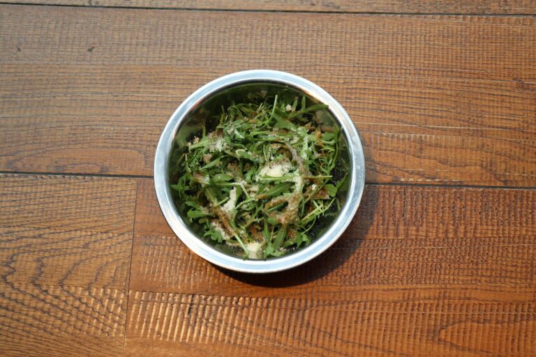 Rucola (v)